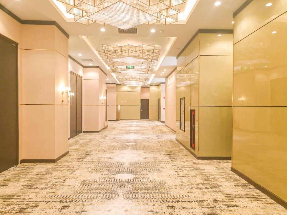 Diamond Stars Ben Tre Hotel Exteriér fotografie A corridor in a hotel