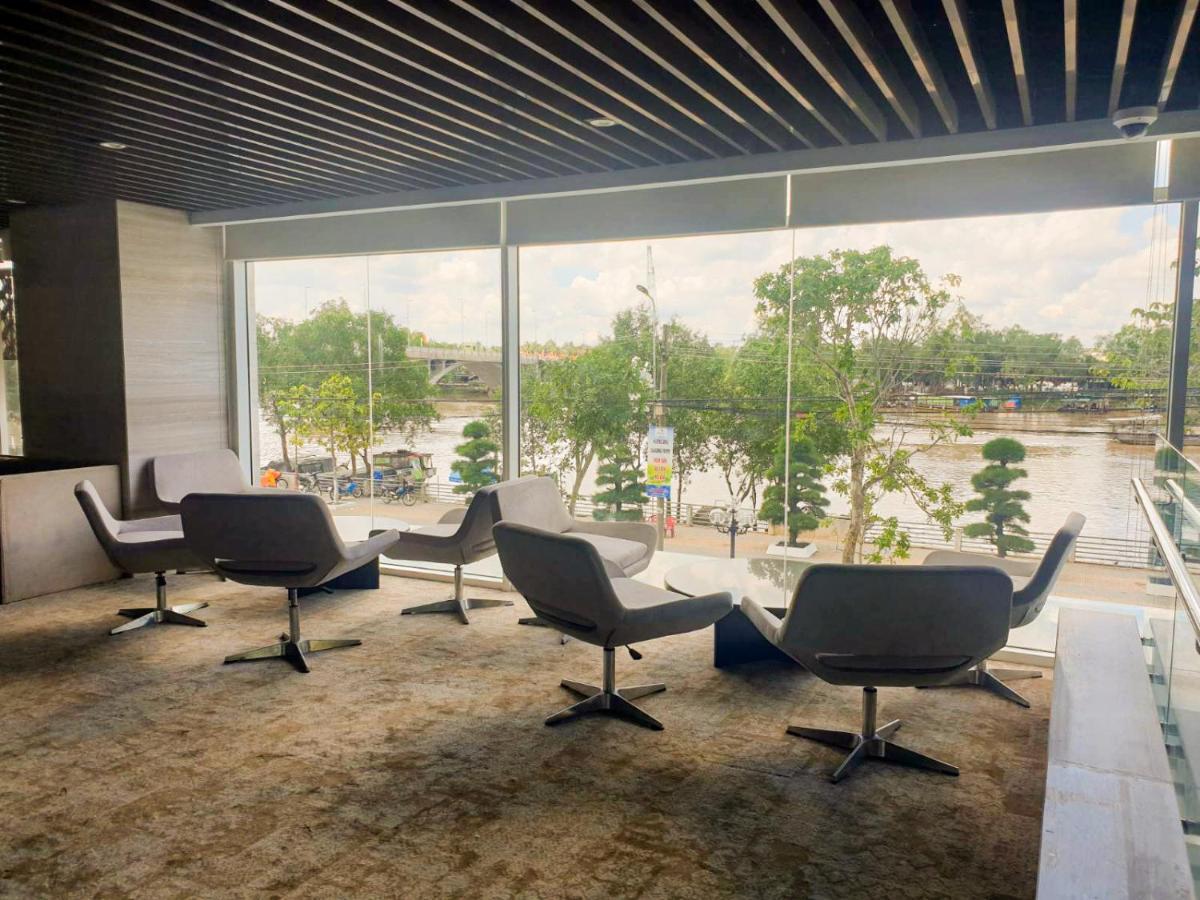 Diamond Stars Ben Tre Hotel Exteriér fotografie The lounge at the airport
