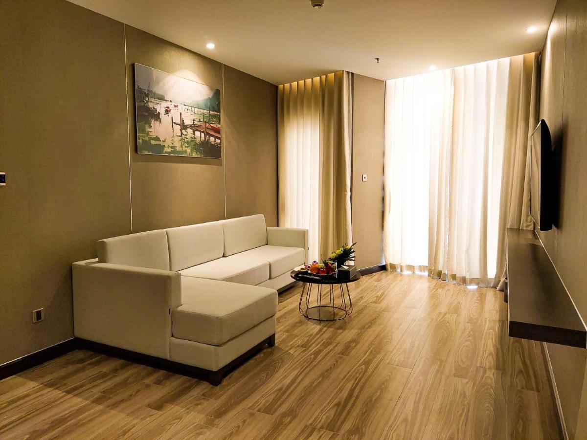 Diamond Stars Ben Tre Hotel Exteriér fotografie A living room with vinyl flooring