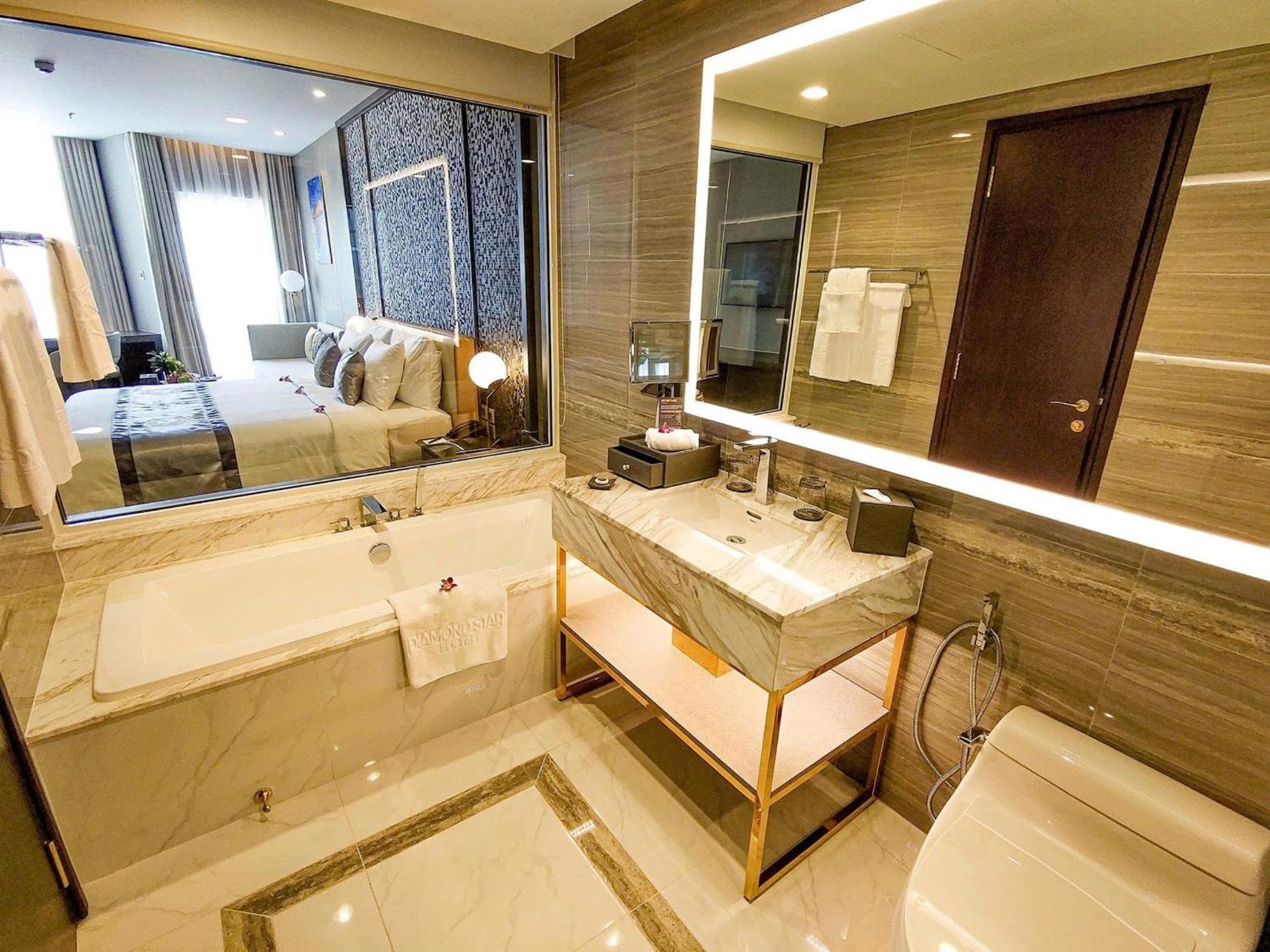Diamond Stars Ben Tre Hotel Exteriér fotografie Bathroom